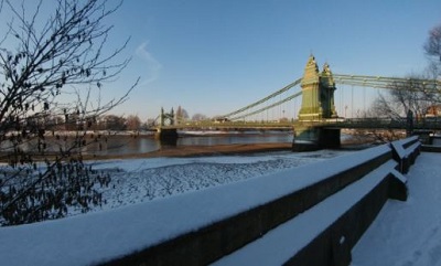 Hammersmith Bridge in today's snow